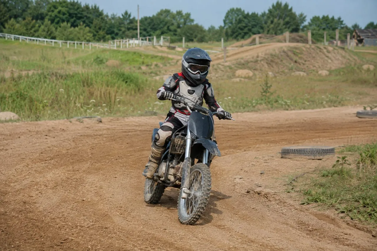 Terrain motocross débutant: choisir une piste qui fait progresser